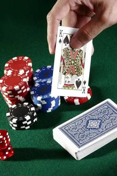 Dealer Blackjack profesional di studio live nikmat69 melayani pemain Indonesia